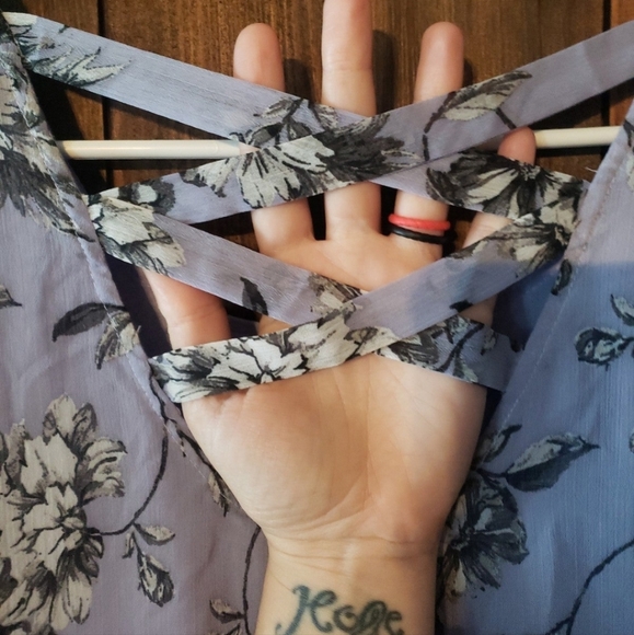 Alyx brand xxl purple floral flutter top nwot - Picture 3 of 6